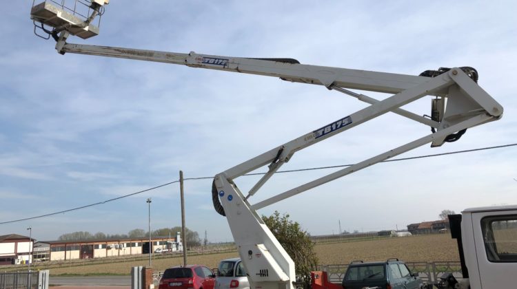 Nissan Cabstar Piattaforma Pantografo c.m.c Tb 175