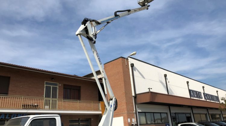 Nissan Cabstar Piattaforma Pantografo c.m.c Tb 175